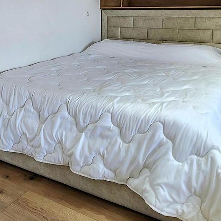 Avalona Apartment 1 فلورا المظهر الخارجي الصورة